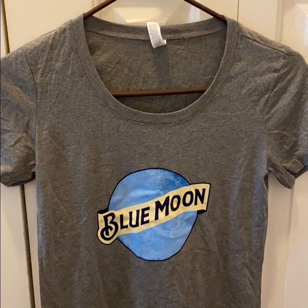 Women’s light grey blue moon T-shirt